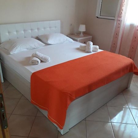 Lucas Apartments Himare Exterior photo