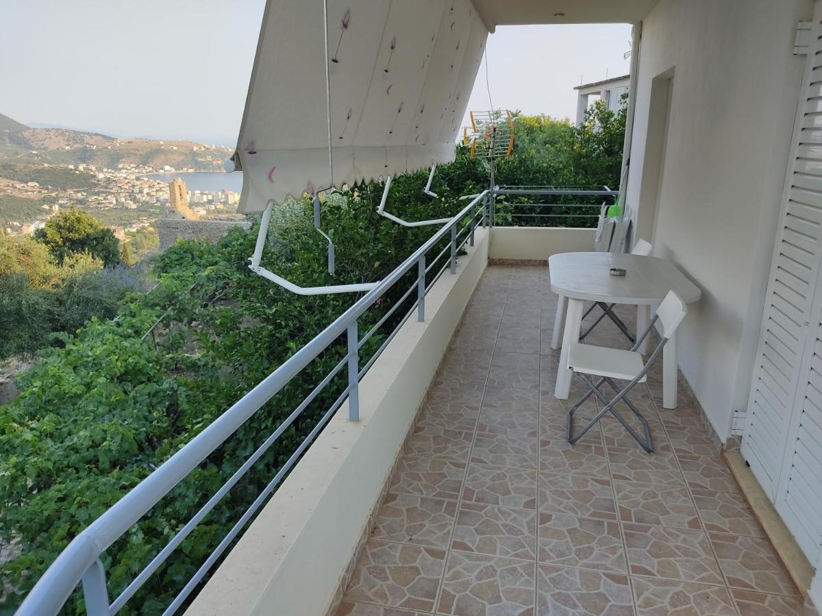Lucas Apartments Himare Exterior photo