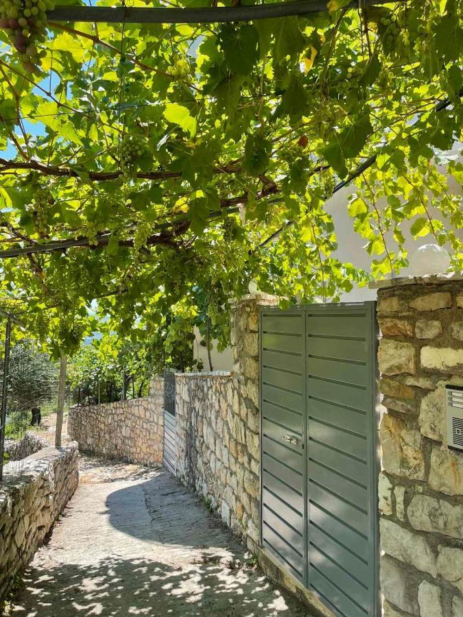 Lucas Apartments Himare Exterior photo
