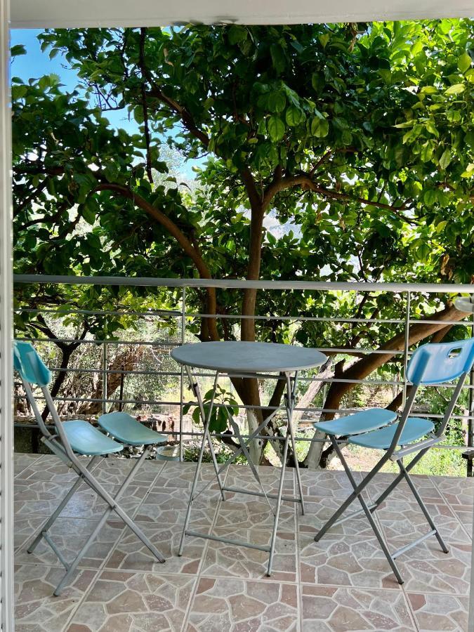 Lucas Apartments Himare Exterior photo